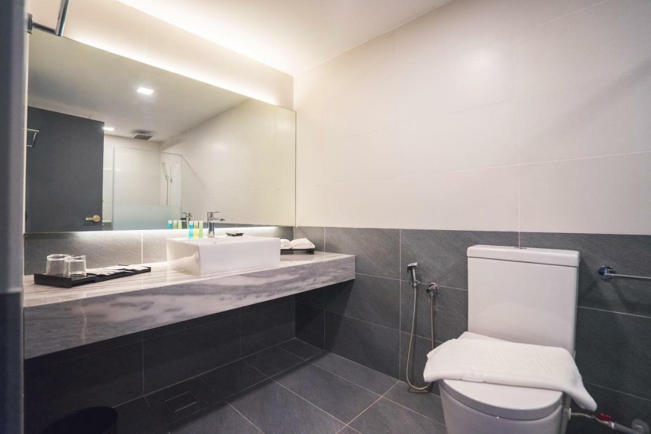 Z Hotel Джохор Бахру Екстериор снимка